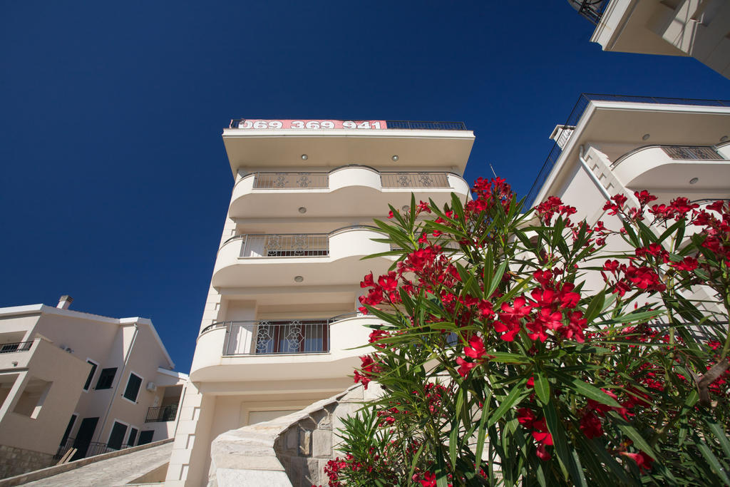St.George Apartments Petrovac Exteriör bild